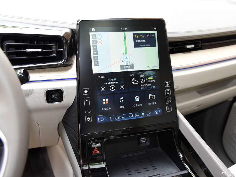 M&agrave;n h&igrave;nh trung tấm hướng về ph&iacute;a người l&aacute;i của Hyundai Custo 2021