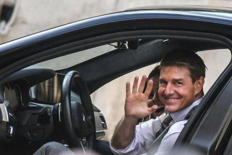 Toàn bộ hành lý và đồ đạc bên trong chiếc BMW X7 của Tom Cruise đều bị kẻ gian lấy đi