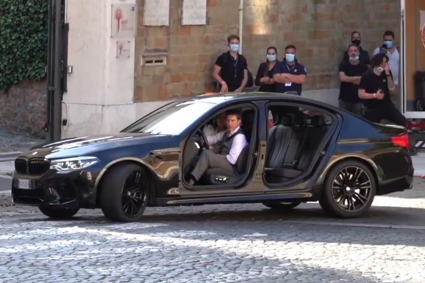 Chiếc BMW M5 do Tom Cruise cầm lái không hề có cửa