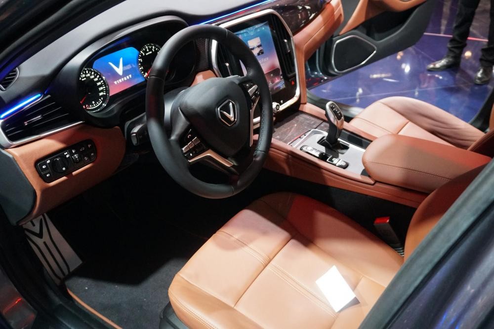 Nội thất của VinFast Lux A2.0 đẹp h&agrave;o nho&aacute;ng nhưng chưa tinh tế.