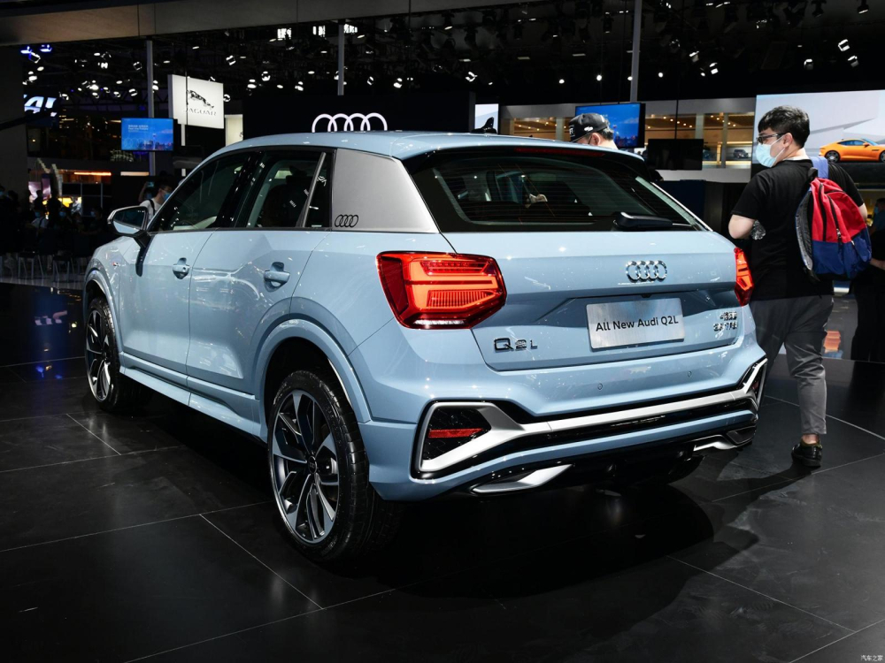 Audi Q2L RS 2022 được sơn màu xám dành riêng cho bản này