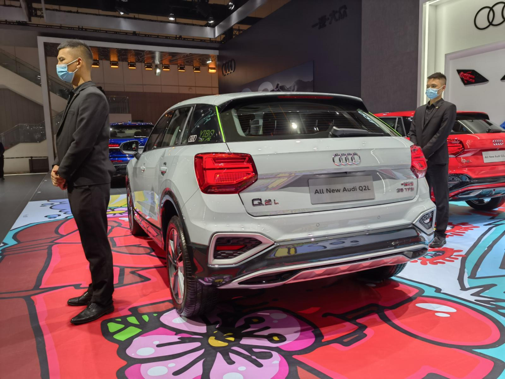 Audi Q2L 2022 thay đổi nhẹ cả thiết kế đằng sau