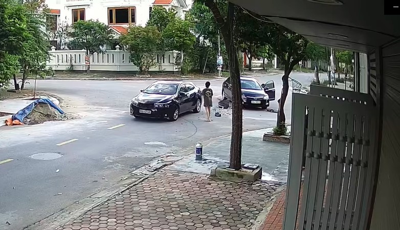 Hiện trường vụ tai nạn giữa 2 chiếc &ocirc; t&ocirc;