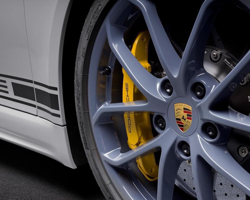 Minh Minh Nhựa mới đây bất ngờ chia sẻ về chiếc xe thể thao Porsche 718 Boxster