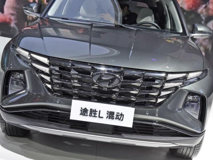 Cận cảnh đầu xe của Hyundai Tucson L Hybrid 2022