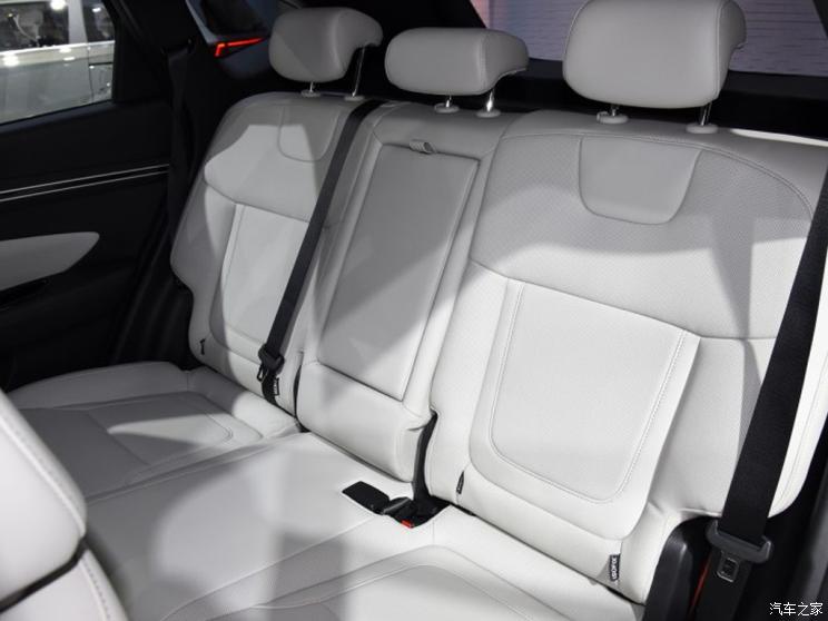 Ghế sau của Hyundai Tucson L Hybrid 2022