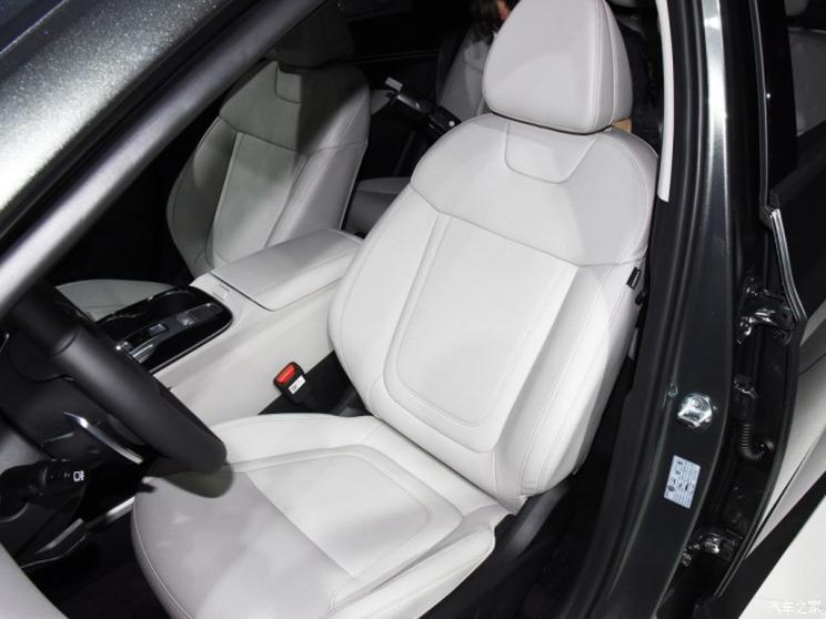 Ghế trước của Hyundai Tucson L Hybrid 2022