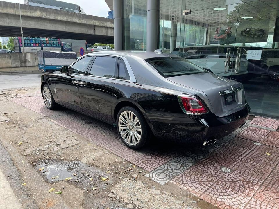 Rolls-Royce Ghost 2021 đầu ti&ecirc;n về nước được ch&agrave;o b&aacute;n 43 tỷ đồng