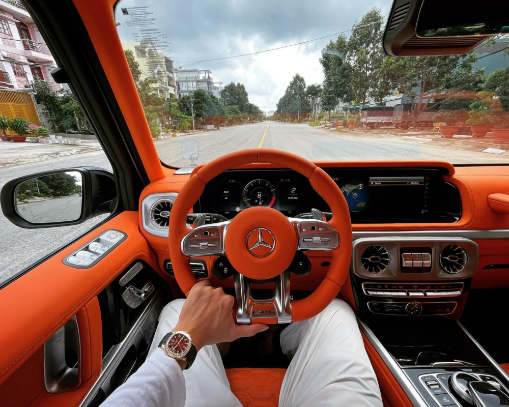 B&ecirc;n trong khoang l&aacute;i chiếc xe Mercedes-AMG G63 c&oacute; phong c&aacute;ch nội thất Hermes vạn người m&ecirc;