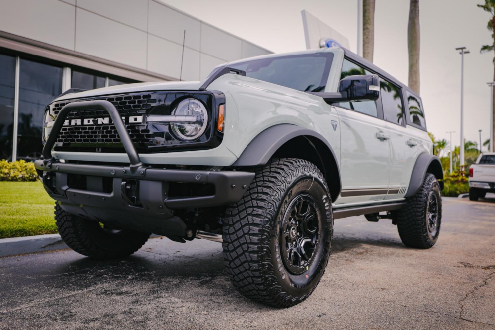 Chiếc Ford Bronco First Edition này được một đại lý tư nhân tại Việt Nam chào bán với giá 3,3 tỷ đồng Chiếc Ford Bronco First Edition này được một đại lý tư nhân tại Việt Nam chào bán với giá 3,3 tỷ đồng
