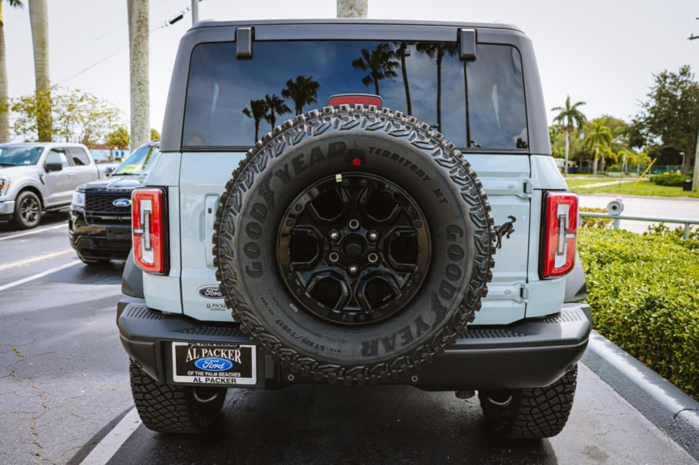 Ford Bronco First Edition chỉ có số lượng sản xuất đúng 7.000 chiếc Ford Bronco First Edition chỉ có số lượng sản xuất đúng 7.000 chiếc
