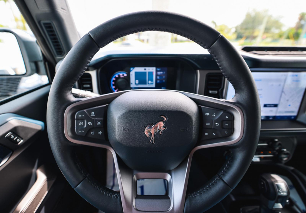 Ford Bronco First Edition được trang bị màn hình thông tin giải trí 12 inch Ford Bronco First Edition được trang bị màn hình thông tin giải trí 12 inch