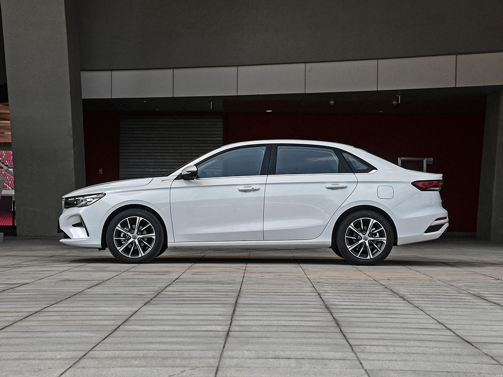 Geely Emgrand 2022 có kích thước khá lớn