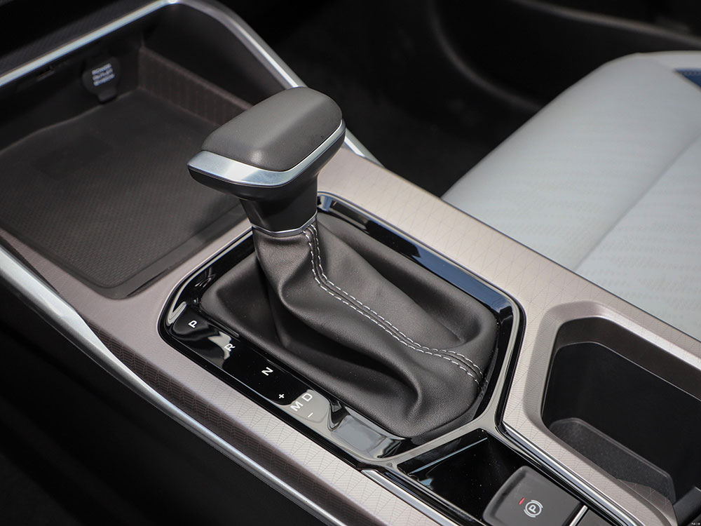 Geely Emgrand 2022 dùng hộp số CVT