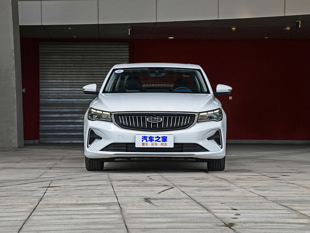Thiết kế đầu xe của Geely Emgrand 2022