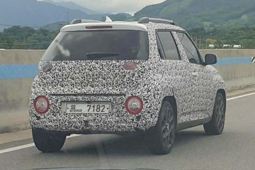 Hyundai Casper 2022 nhìn từ đằng sau
