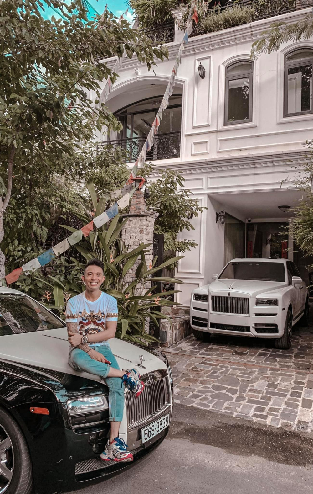 Minh Minh Nhựa hiện sở hữu xe siêu sang Rolls-Royce Ghost và Rolls-Royce Cullinan