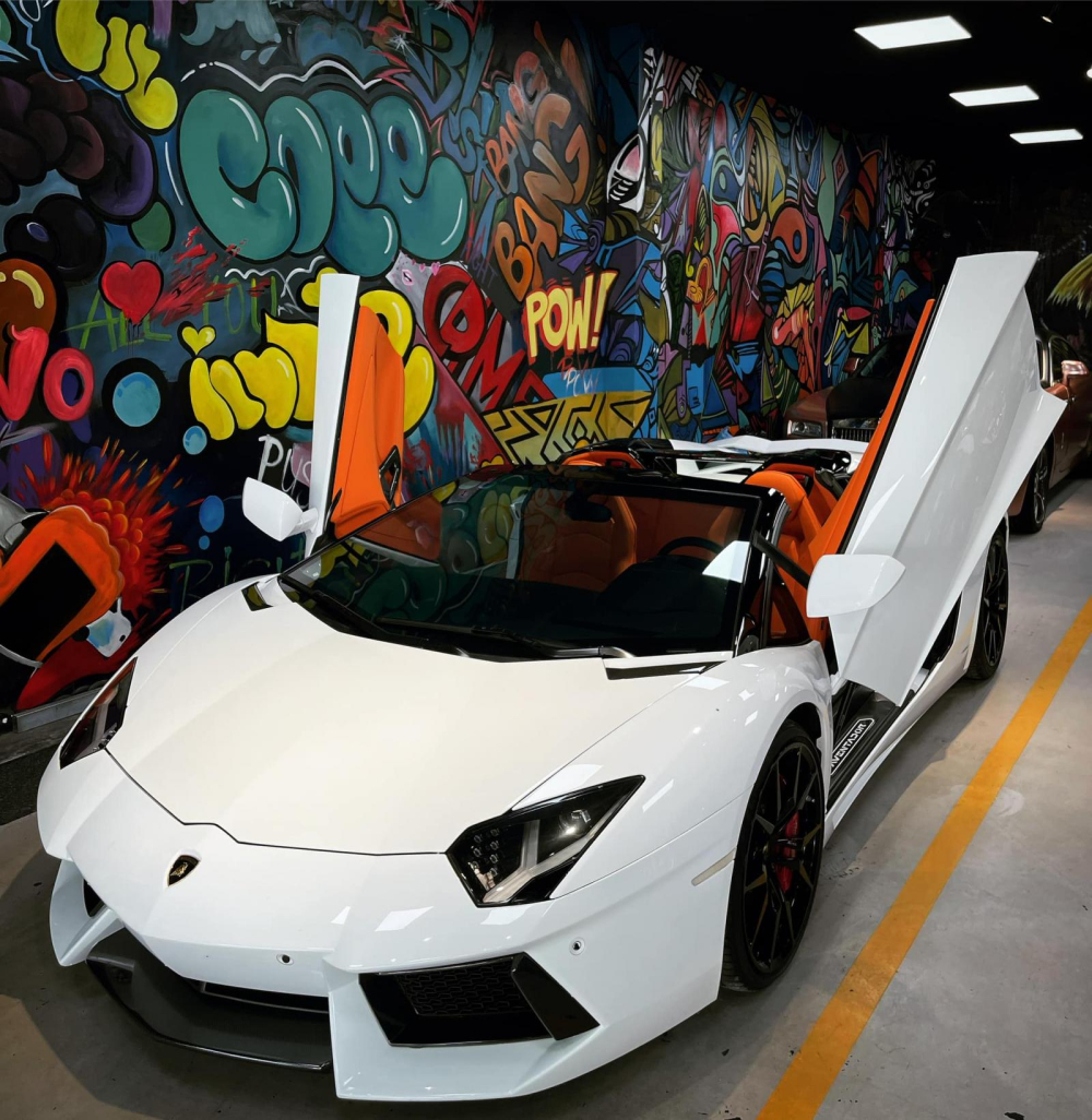 Hiện đây là 1 trong 4 siêu xe mui trần Lamborghini Aventador LP700-4 Roadster tại Việt Nam
