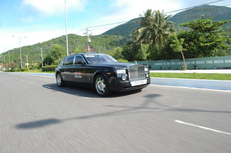 Chiếc xe siêu sang Rolls-Royce Phantom này di chuyển cùng hàng chục siêu xe của đoàn Car Passion chạy từ Sài Gòn đi Đà Nẵng cách đây 10 năm trước Chiếc xe siêu sang Rolls-Royce Phantom này di chuyển cùng hàng chục siêu xe của đoàn Car Passion chạy từ Sài Gòn đi Đà Nẵng cách đây 10 năm trước
