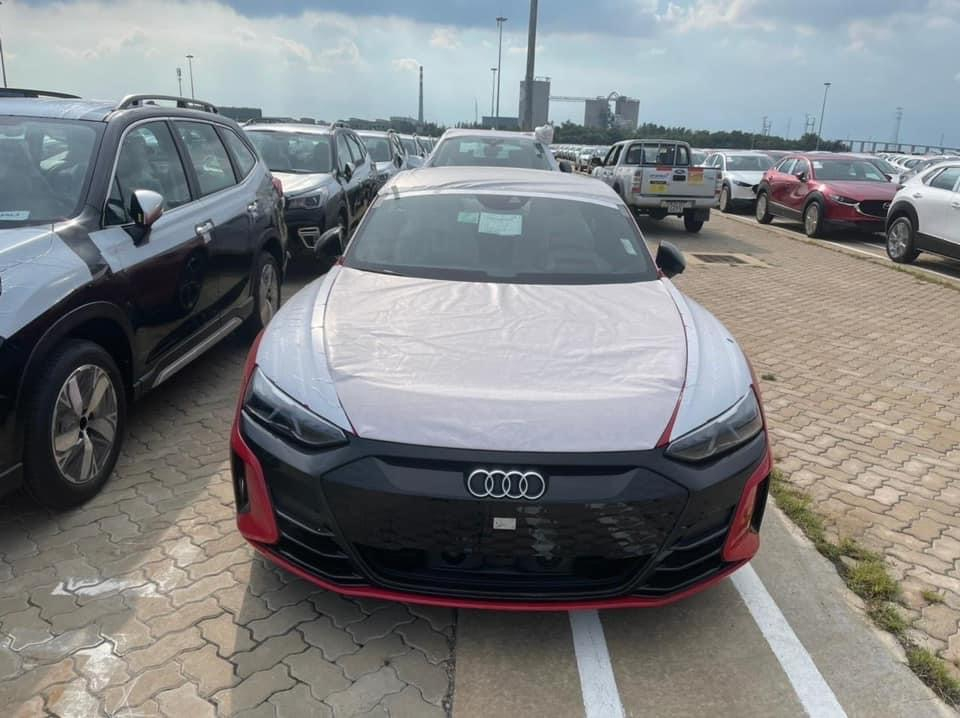 Audi e-Tron GT ch&iacute;nh thức đ&atilde; về đến Việt Nam qua con đường nhập khẩu ch&iacute;nh h&atilde;ng.