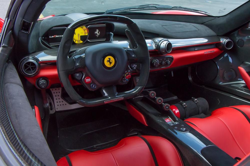 Rất nhiều đại gia Việt đã đánh tiếng mang Ferrari LaFerrari về nước nhưng chưa ai có đủ duyên làm việc này