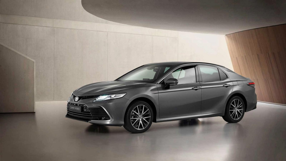 Toyota Camry Hybrid mới ra mắt thị trường quốc tế vào năm ngoái.