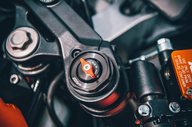 Phuộc WP APEX hiện đại trên KTM RC390 2022