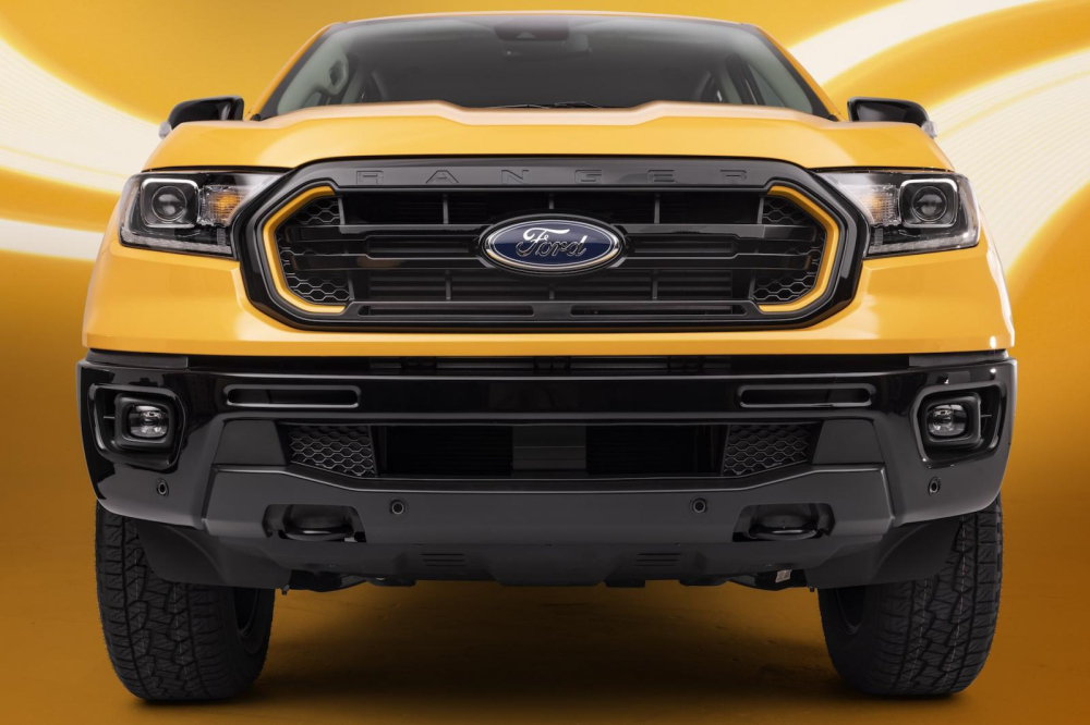 Viền lưới tản nhiệt màu cam của Ford Ranger Splash 2022