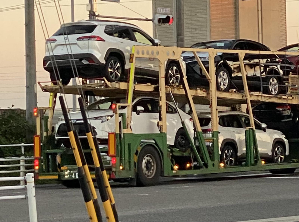 Thiết kế đằng sau của Toyota Corolla Cross 2021 dành cho Nhật Bản cũng có một số điểm khác biệt so với xe ở Việt Nam Thiết kế đằng sau của Toyota Corolla Cross 2021 dành cho Nhật Bản cũng có một số điểm khác biệt so với xe ở Việt Nam