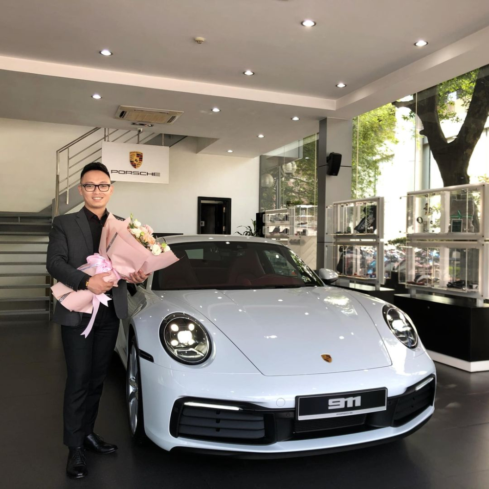 Anh Nguyễn Quang Đức - nh&acirc;n vi&ecirc;n b&aacute;n h&agrave;ng xuất sắc của Porsche.