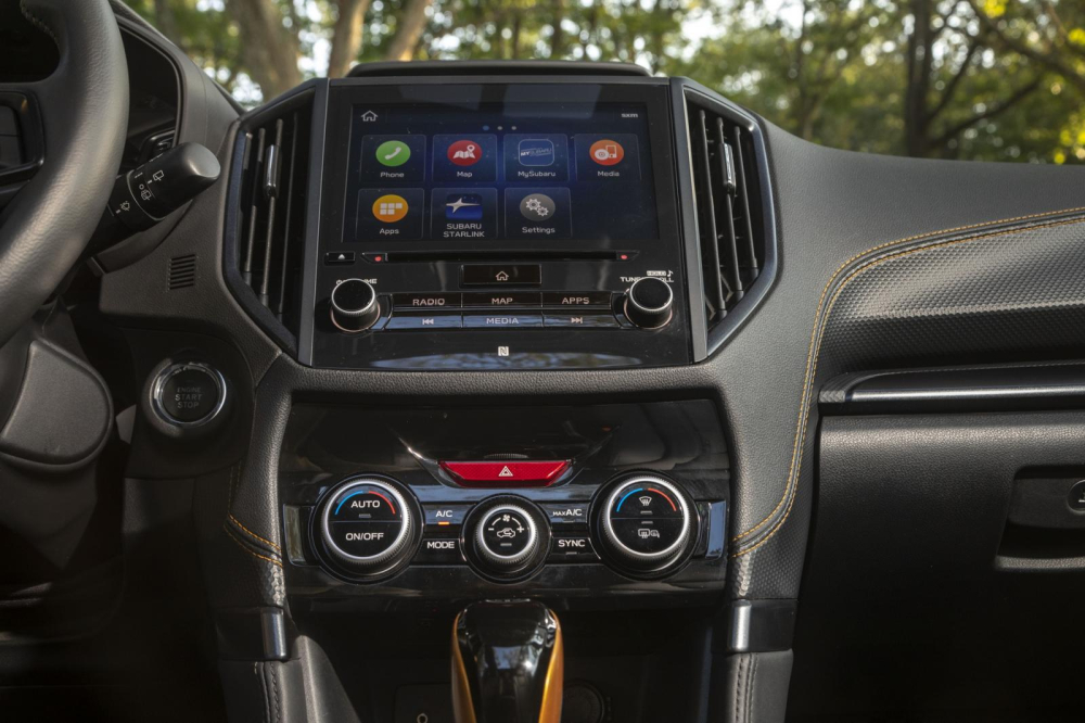 M&agrave;n h&igrave;nh th&ocirc;ng tin giải tr&iacute; 8 inch của Nội thất b&ecirc;n trong Subaru Forester Wilderness 2022