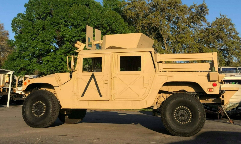 Xe Humvee