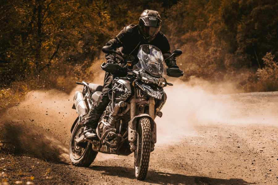 Triumph Tiger 1200 2022 được hé lộ qua loạt ảnh thử nghiệm off-road hấp dẫn Triumph Tiger 1200 2022 được hé lộ qua loạt ảnh thử nghiệm off-road hấp dẫn