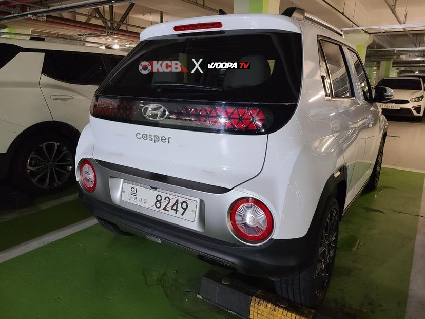 Hyundai Casper 2022 bản thường nhìn từ đằng sau