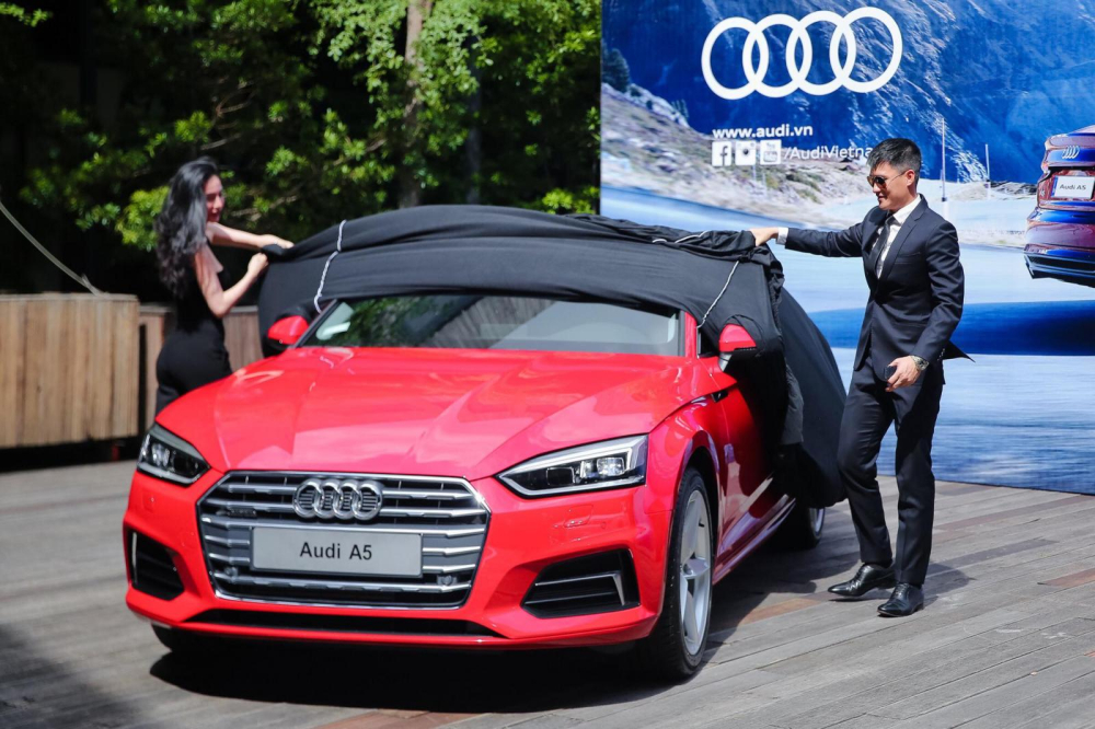 Vợ chồng Công Vinh - Thủy Tiên với vai trò đại sứ trong sự kiện ra mắt xe Audi A5 Sportback vào năm 2017