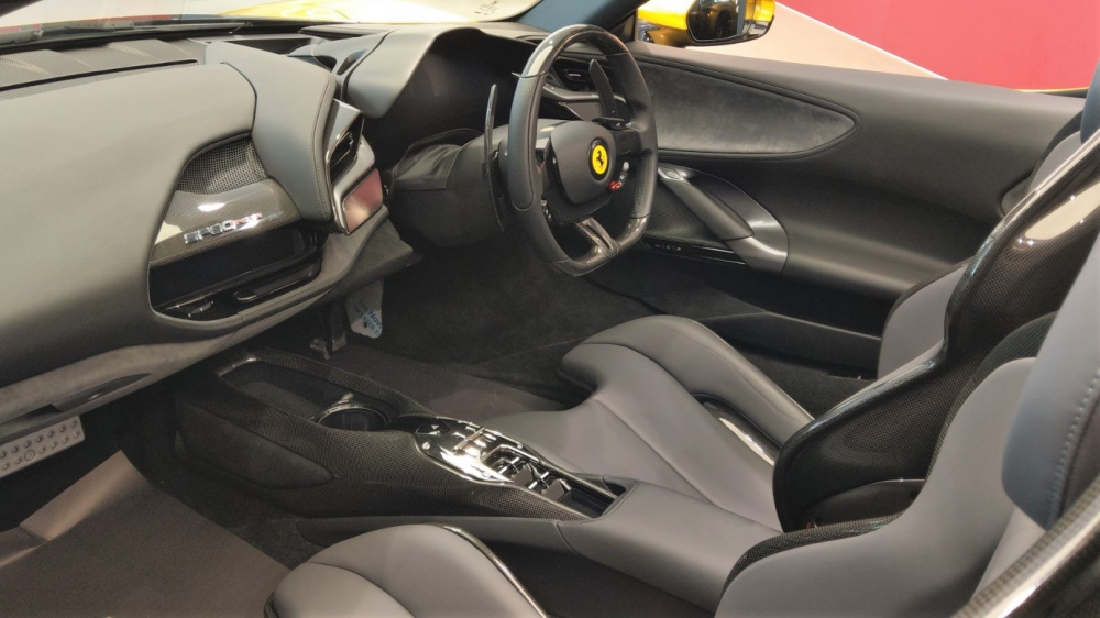 Đ&acirc;y cũng ch&iacute;nh l&agrave; chiếc si&ecirc;u xe mui trần Ferrari mạnh nhất thế giới hiện nay