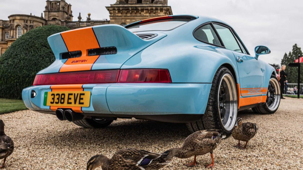 Phía sau của Everrati Porsche 964