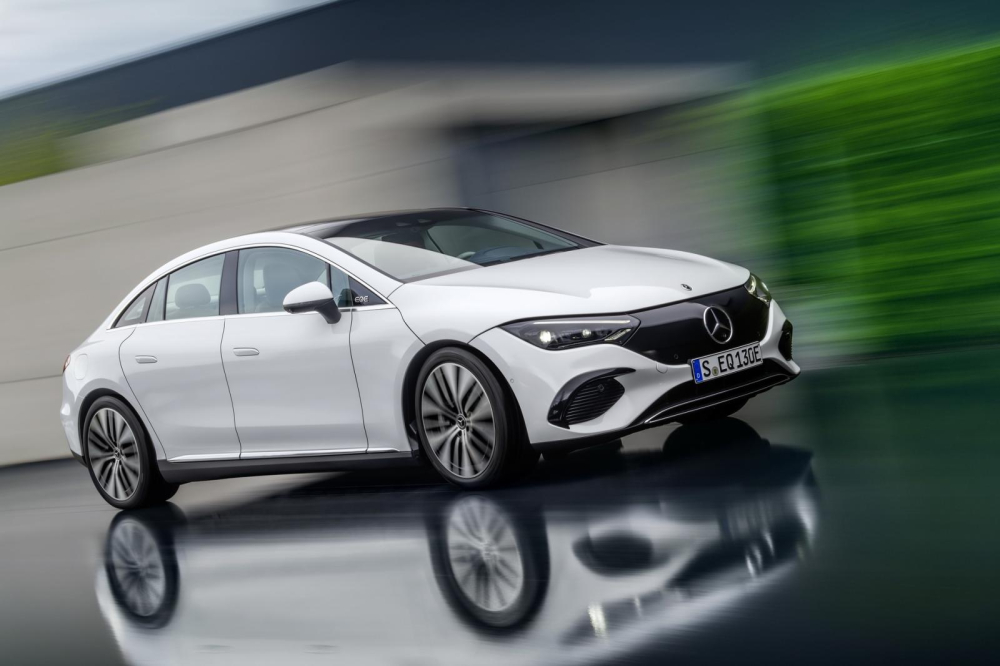 Mercedes-Benz EQE 2022 có hệ thống đánh lái bánh sau tùy chọn