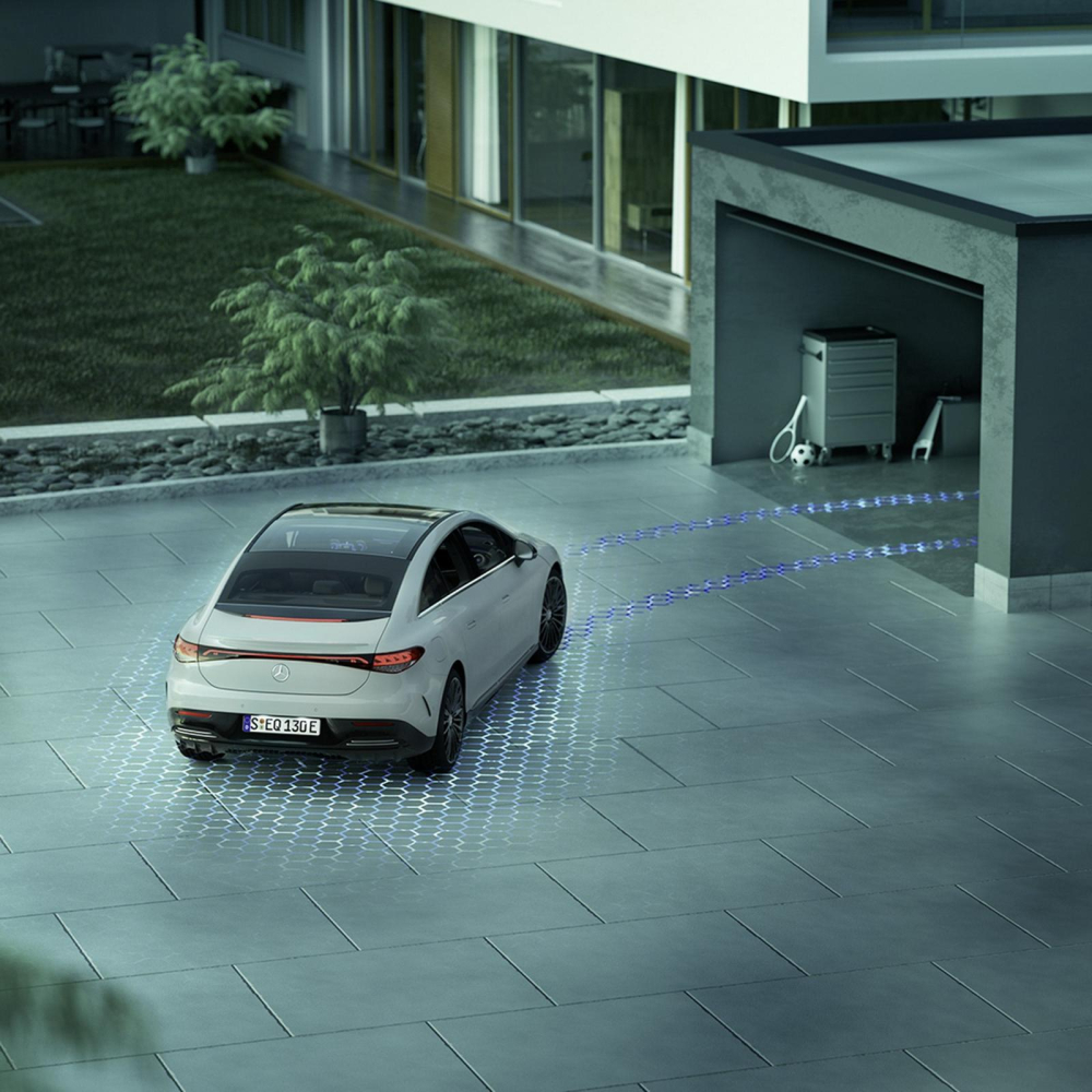 Mercedes-Benz EQE 2022 có hệ thống đỗ xe tự động cấp độ 4