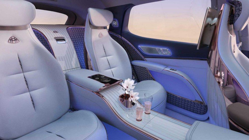 Nội thất phía sau của Mercedes-Maybach EQS