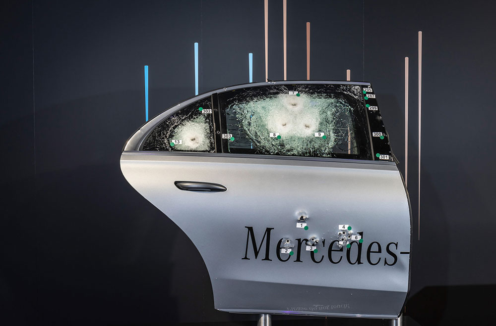 Cửa sổ chống đạn của Mercedes-Benz S680 Guard 2022