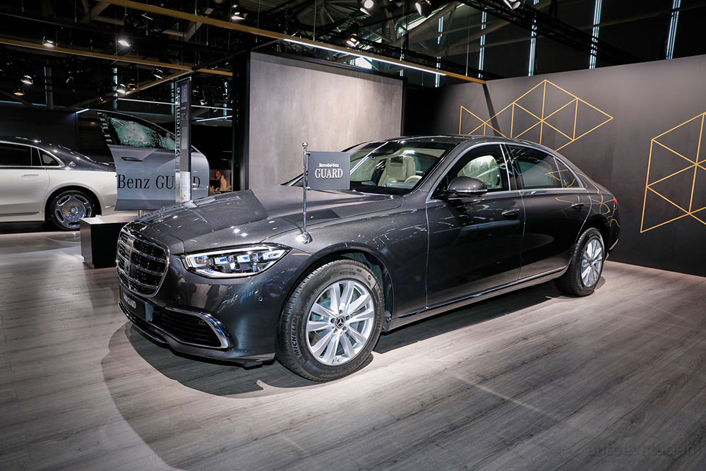 Cận cảnh thiết kế ngo&agrave;i đời thực của xe sang bọc th&eacute;p chống đạn Mercedes-Benz S680 Guard 2022
