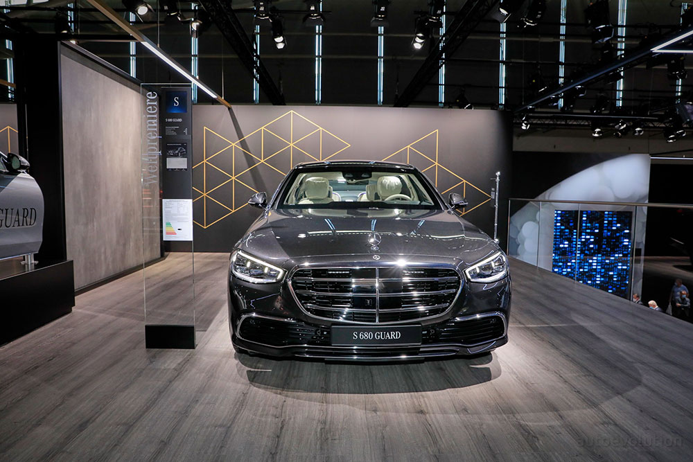 Mercedes-Benz S680 Guard 2022 d&ugrave;ng động cơ V12 mạnh mẽ