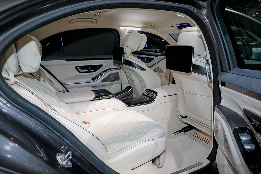 Khoang h&agrave;nh kh&aacute;ch của Mercedes-Benz S680 Guard 2022