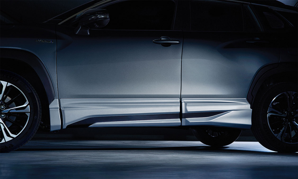 Toyota Corolla Cross Modellista 2021 có cánh lướt gió bên sườn