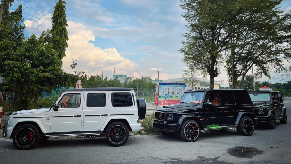 Mercedes-AMG G63 độ nội thất Hermes, Brabus 800 Widestar mới về nước và chốt cuối là Mercedes-AMG G63 độ Brabus hàng lướt đang tìm khách
