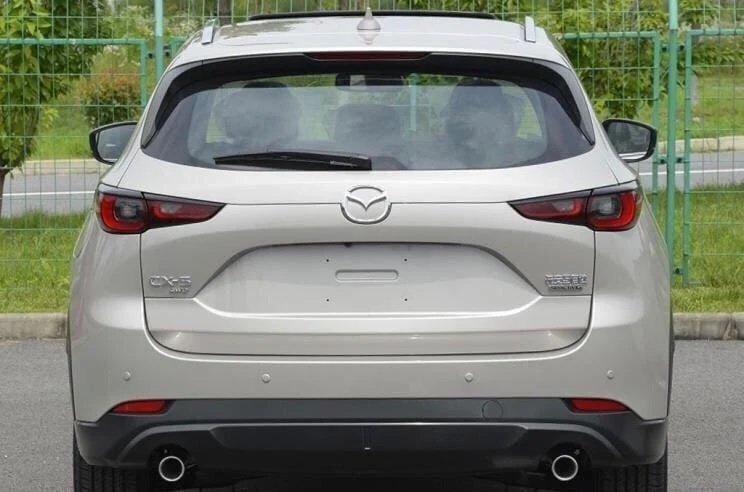 Mazda CX-5 2022 nhìn từ đằng sau