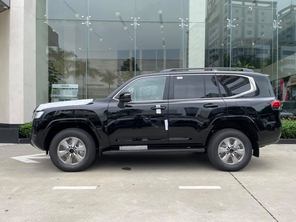 Toyota Land Cruiser 2022 tại Việt Nam dùng vành 18 inch