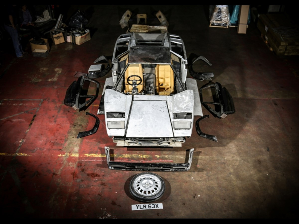 Chiếc Lamborghini Countach bị tháo tung nhưng vẫn có giá cao Chiếc Lamborghini Countach bị tháo tung nhưng vẫn có giá cao