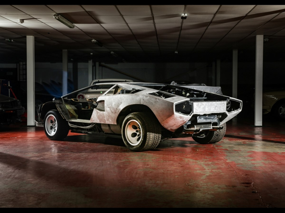 Chiếc Lamborghini Countach LP 5000 S này là nạn nhân của một dự án phục chế dang dở Chiếc Lamborghini Countach LP 5000 S này là nạn nhân của một dự án phục chế dang dở